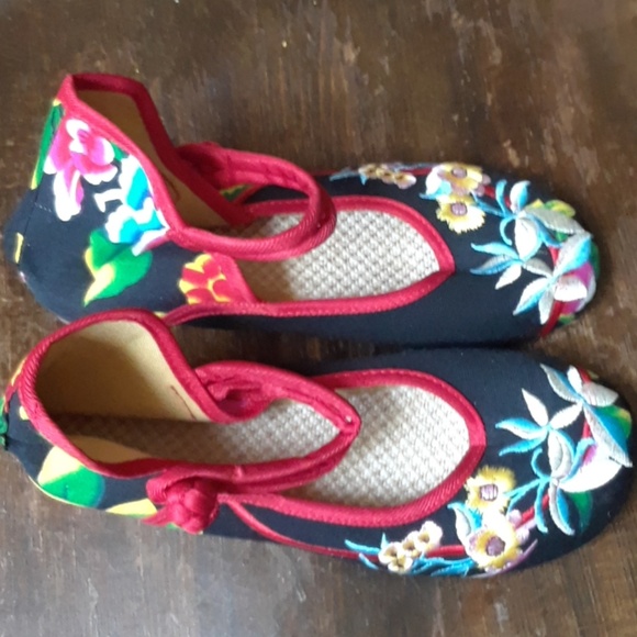 Asain styled flats - Picture 3 of 3